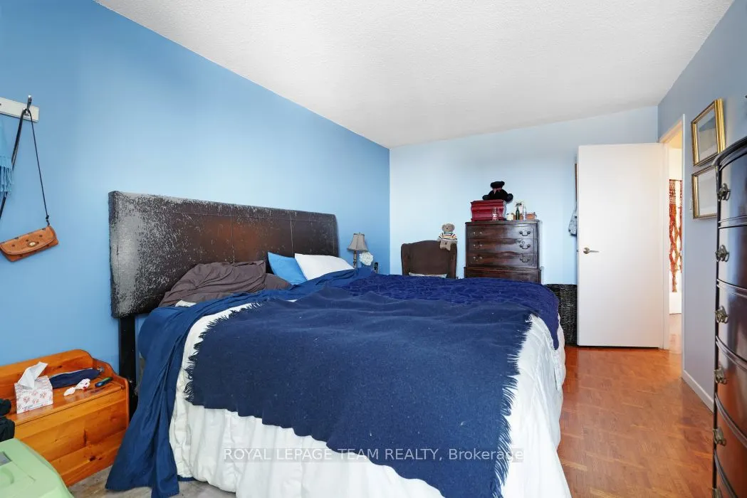 40 Arthur Street E #1004