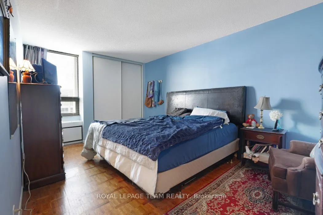 40 Arthur Street E #1004