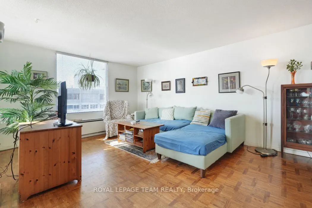 40 Arthur Street E #1004