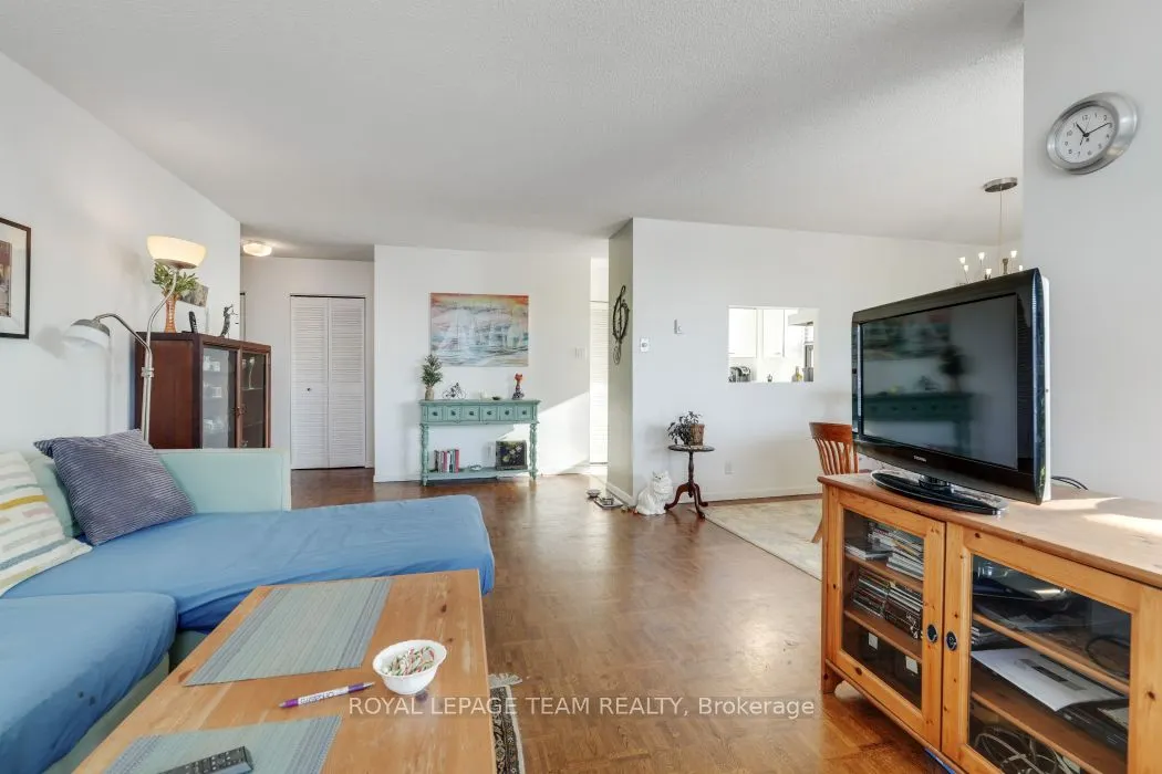 40 Arthur Street E #1004