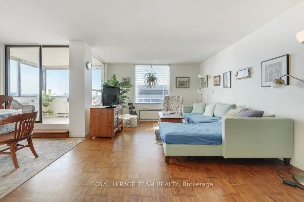 40 Arthur Street E #1004