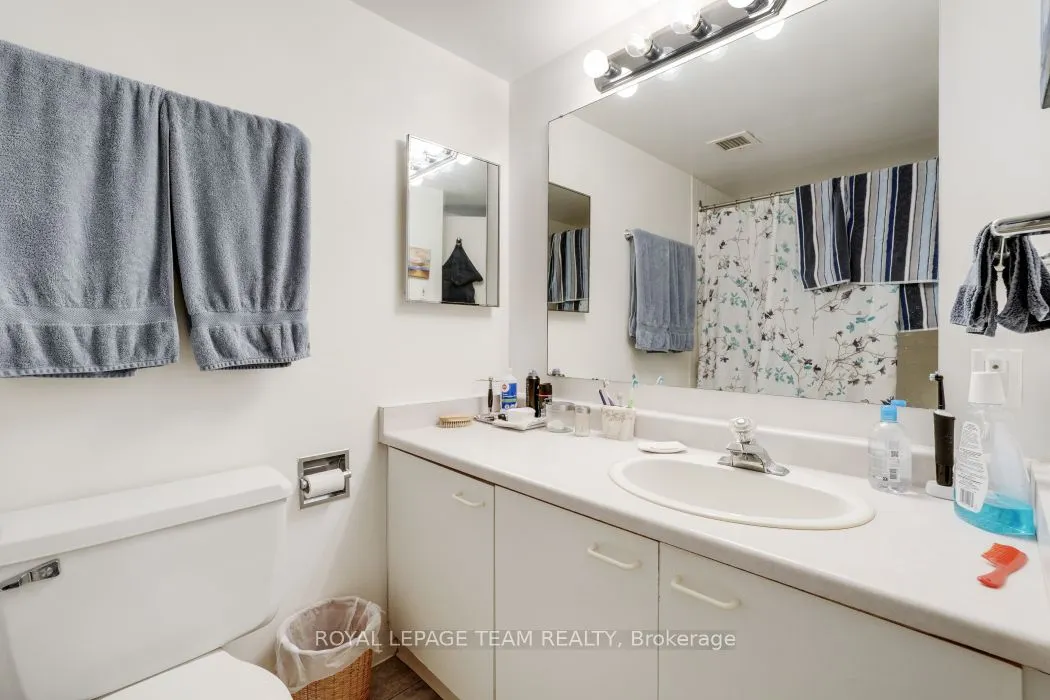 40 Arthur Street E #1004