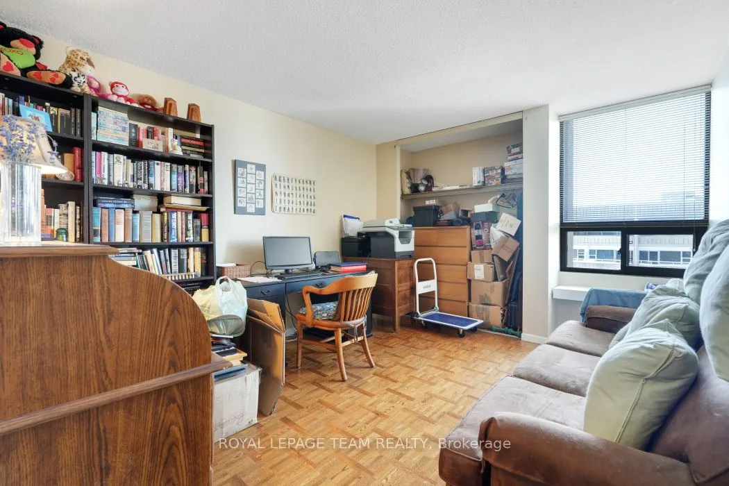 40 Arthur Street E #1004
