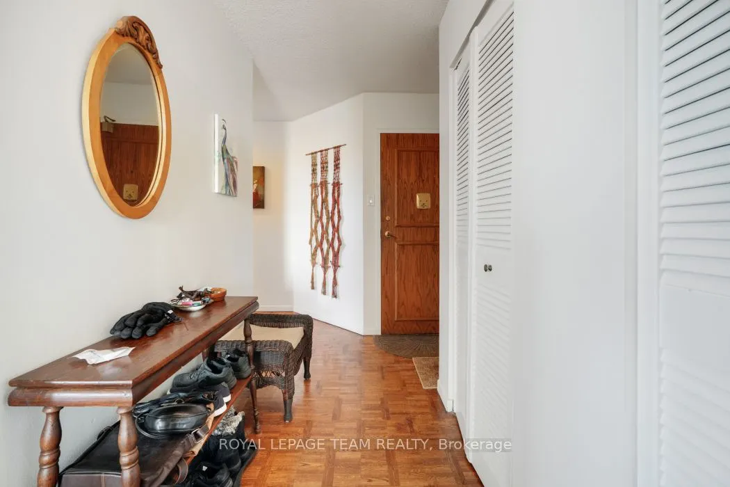 40 Arthur Street E #1004