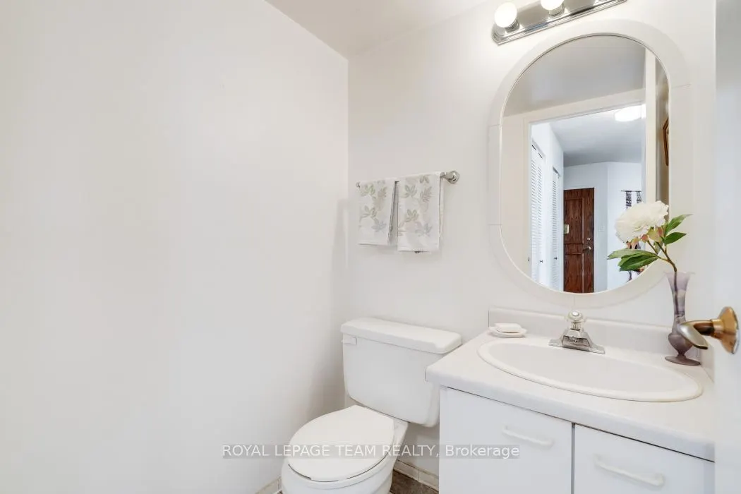 40 Arthur Street E #1004