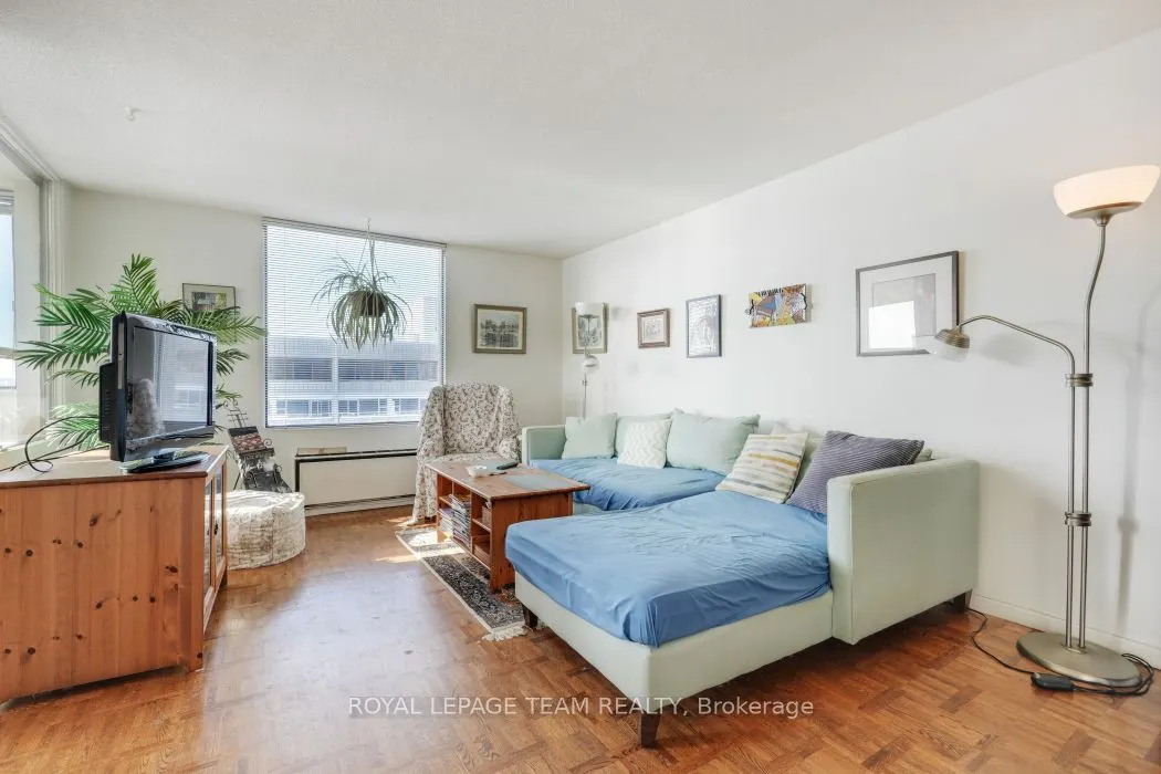 40 Arthur Street E #1004