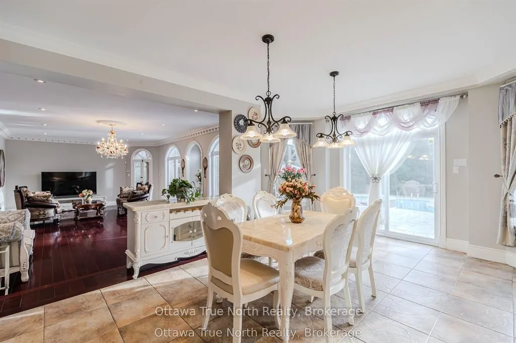 5884 Earlscourt Crescent
