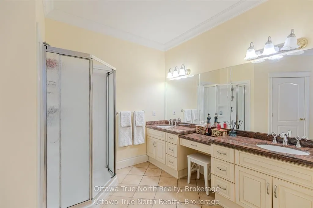5884 Earlscourt Crescent