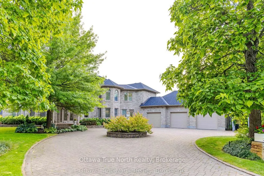 5884 Earlscourt Crescent