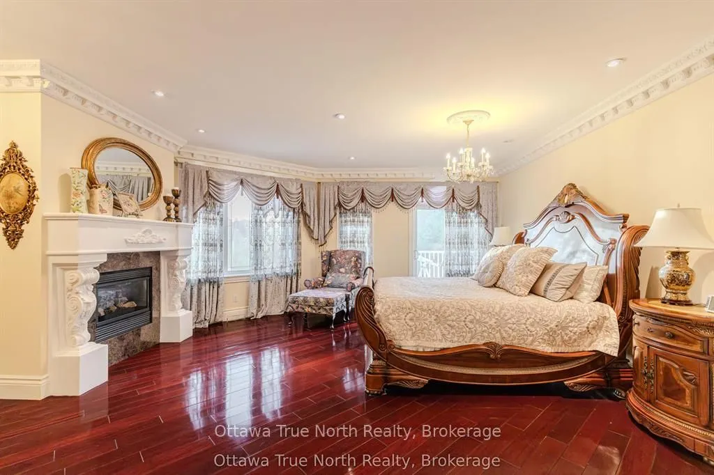 5884 Earlscourt Crescent