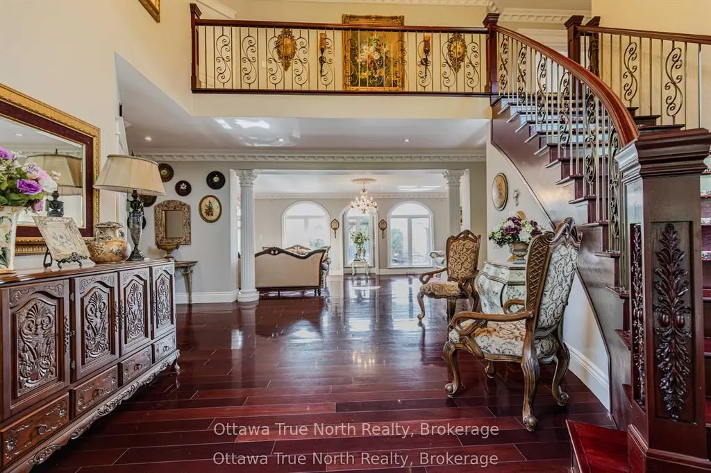 5884 Earlscourt Crescent