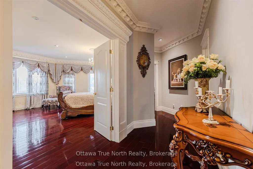 5884 Earlscourt Crescent