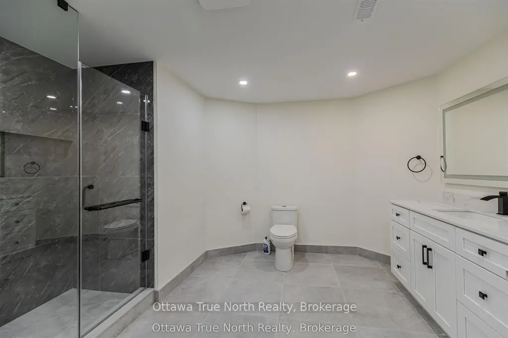 5884 Earlscourt Crescent
