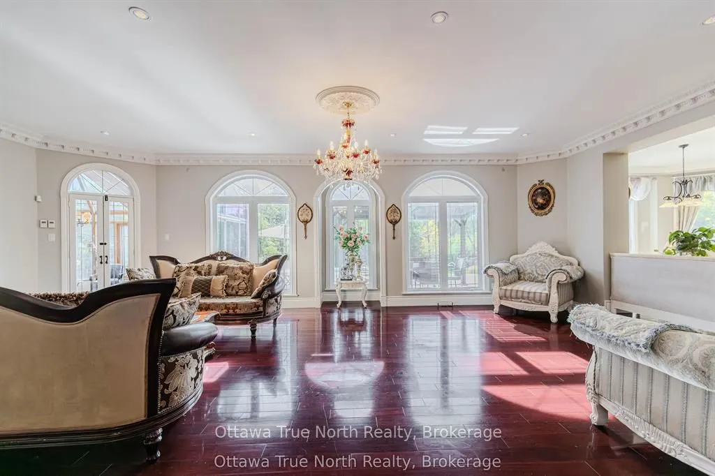 5884 Earlscourt Crescent
