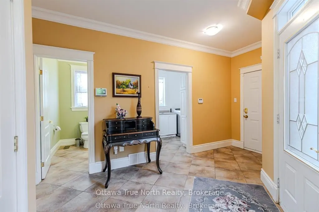 5884 Earlscourt Crescent