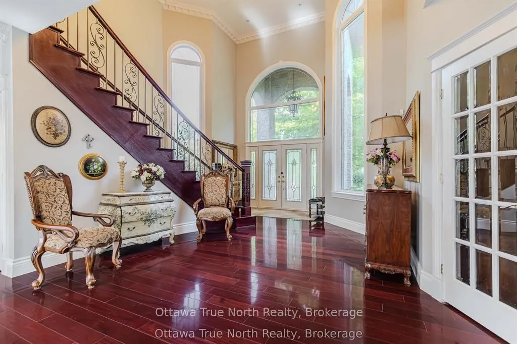 5884 Earlscourt Crescent