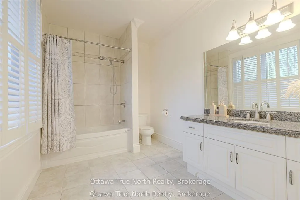 5884 Earlscourt Crescent