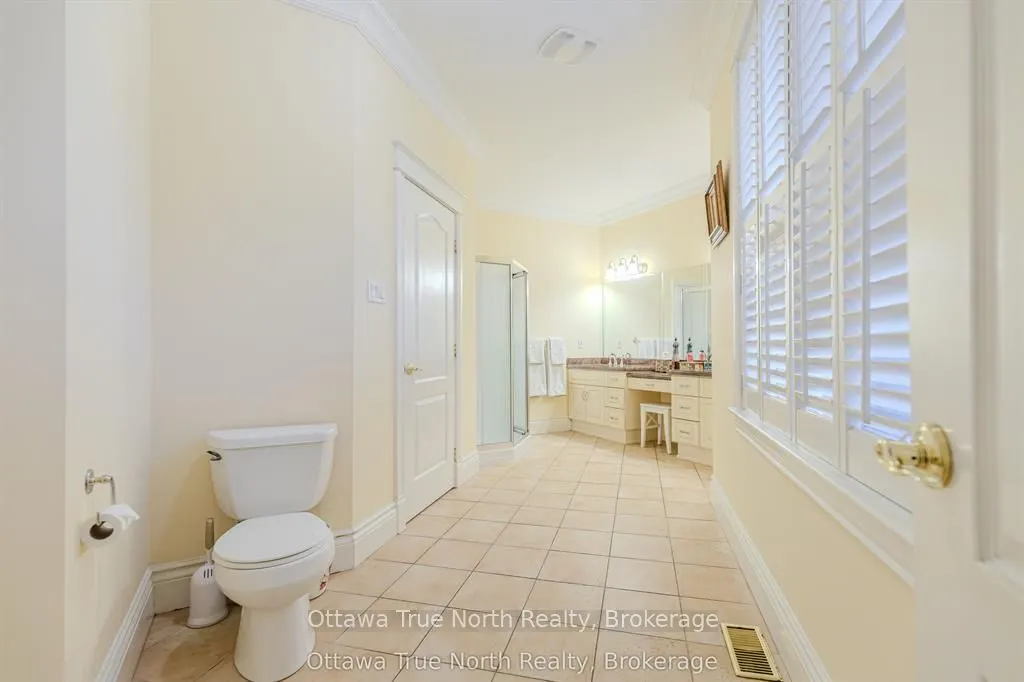 5884 Earlscourt Crescent
