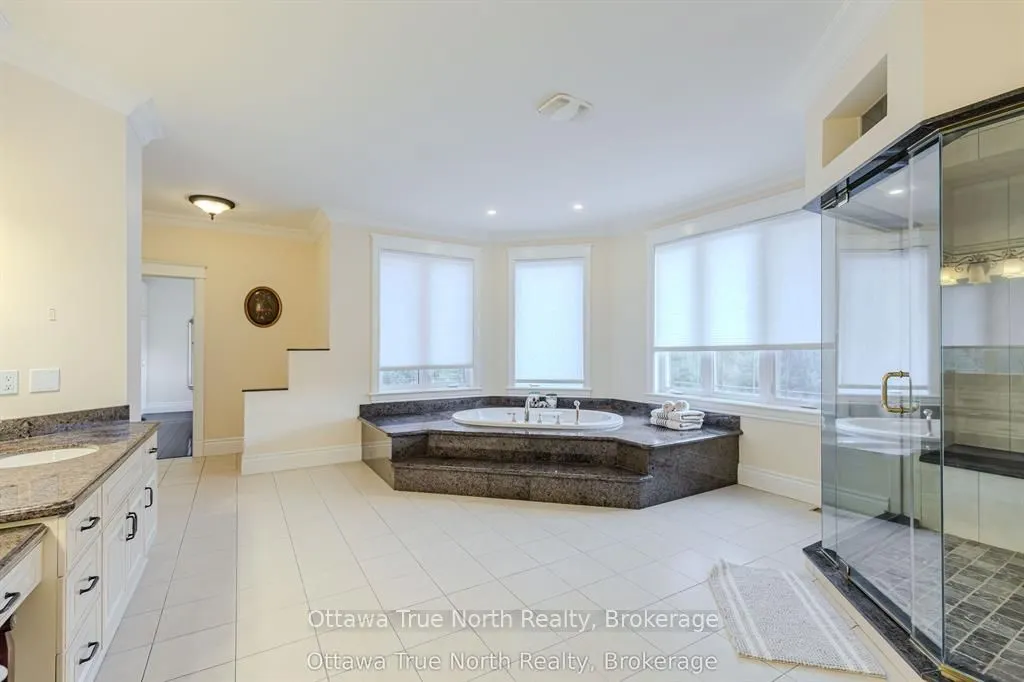 5884 Earlscourt Crescent