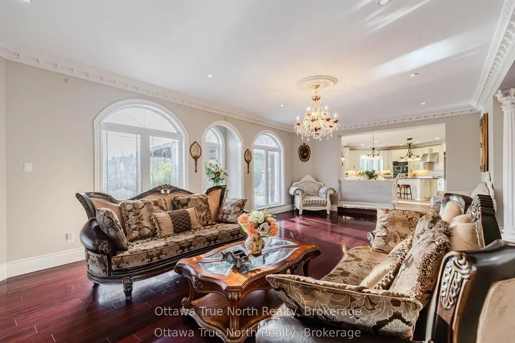 5884 Earlscourt Crescent
