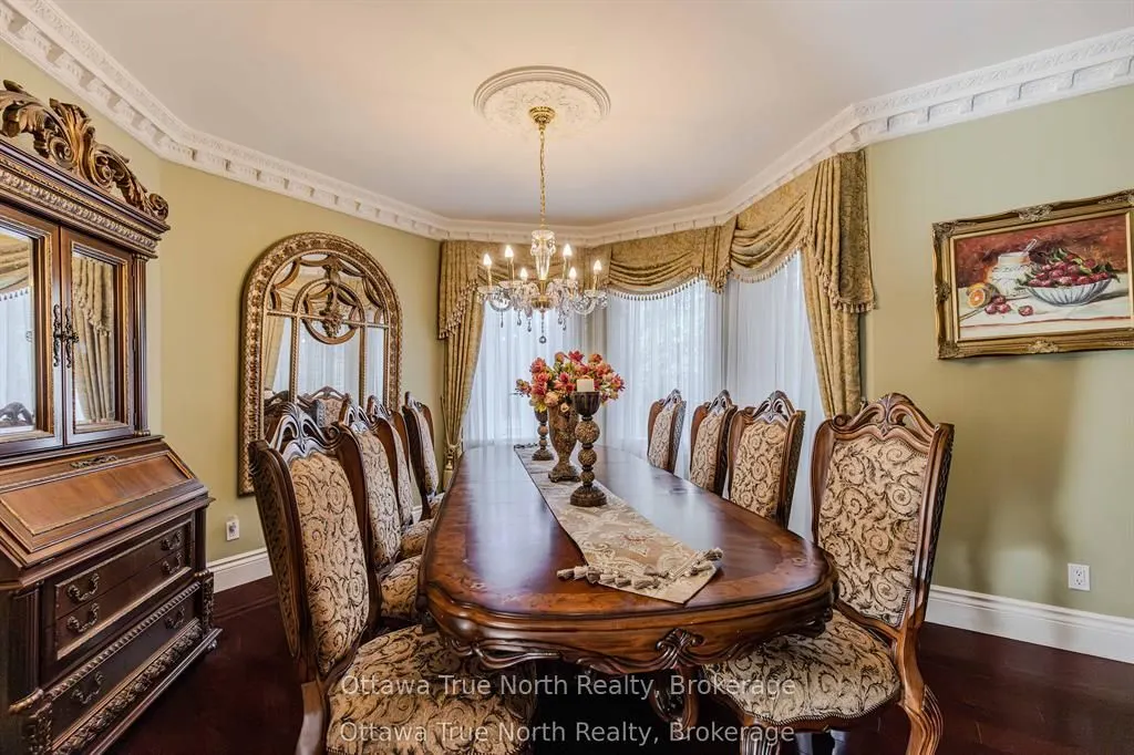 5884 Earlscourt Crescent