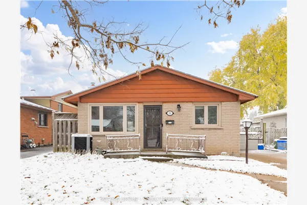 58 Villeneuve Crescent