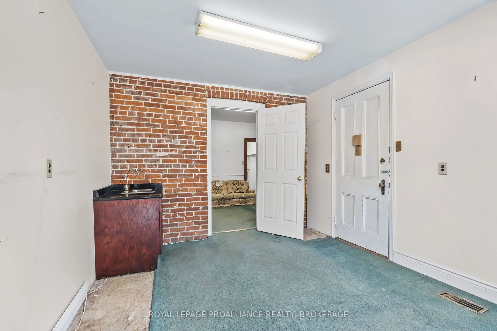 272 Wellington Street