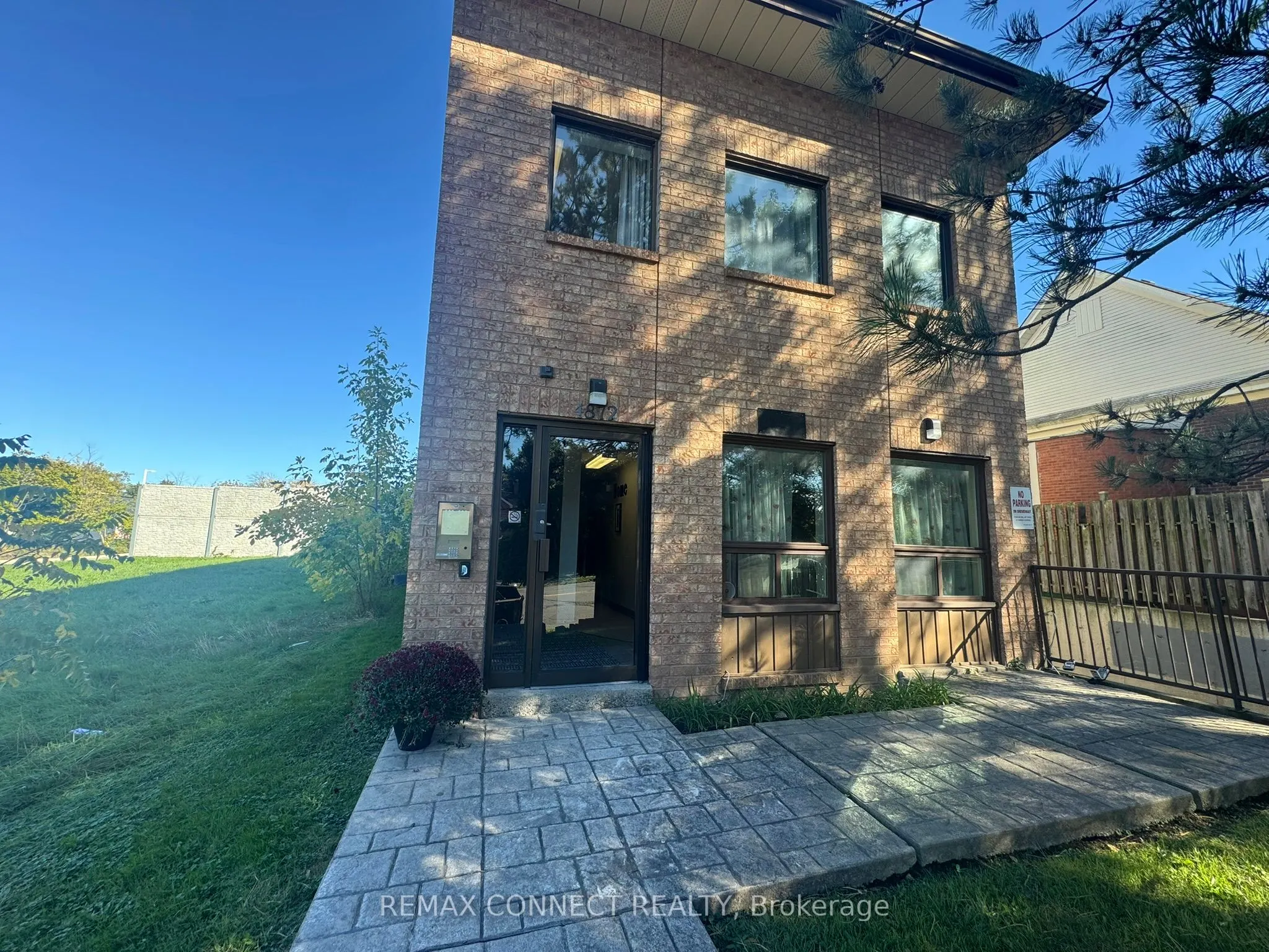 4872 Valley Way #303