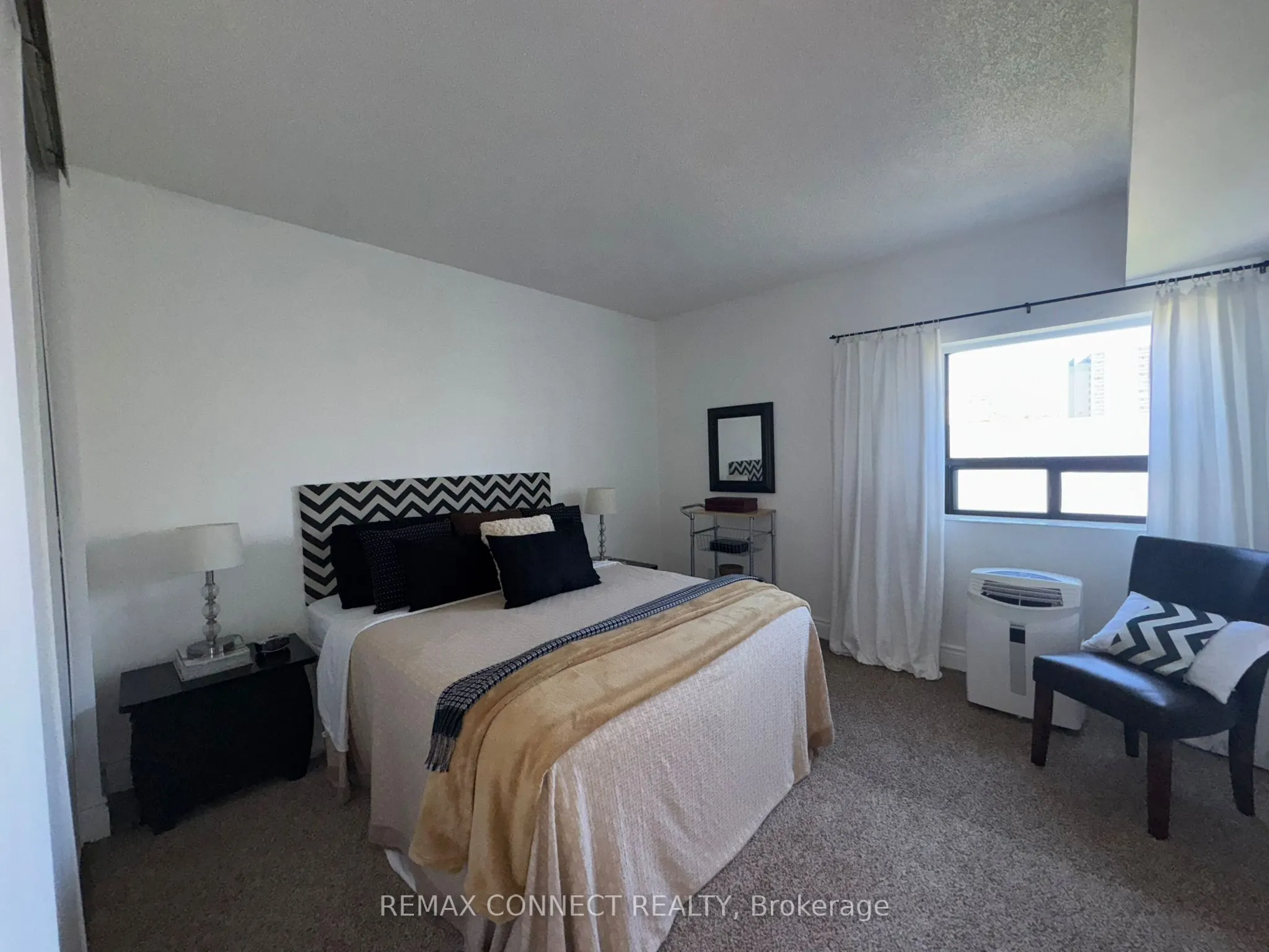4872 Valley Way #303