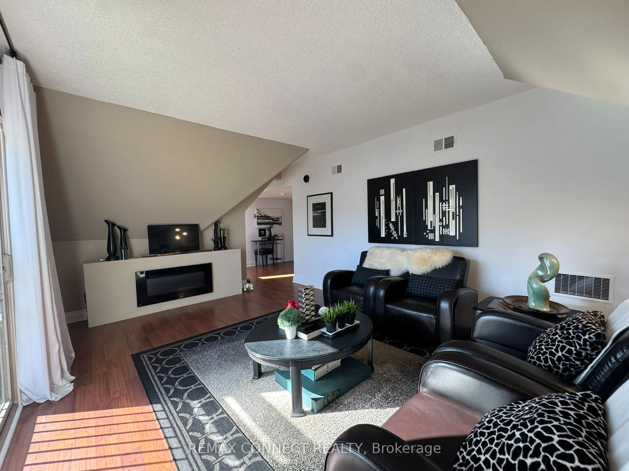 4872 Valley Way #303