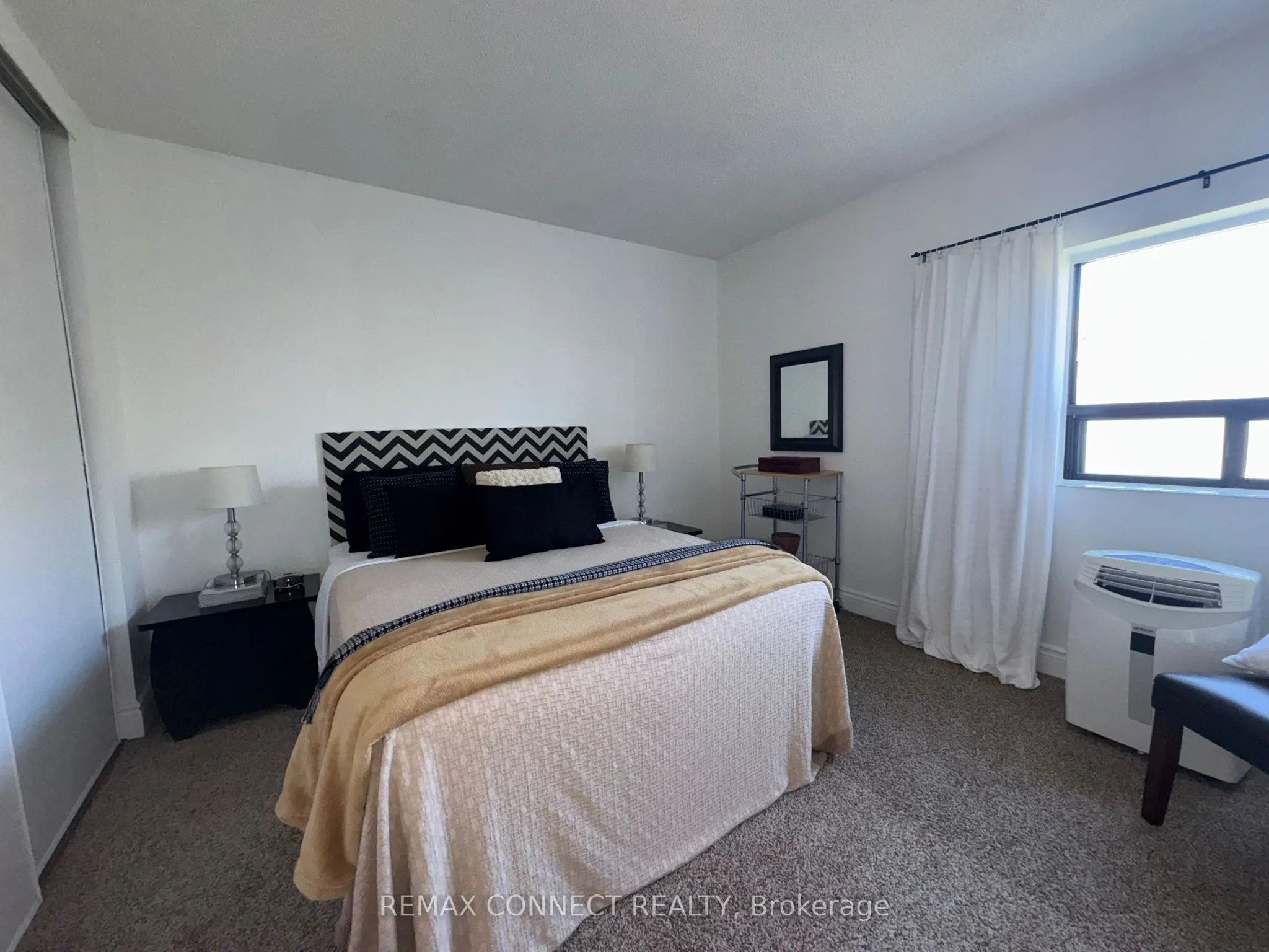 4872 Valley Way #303