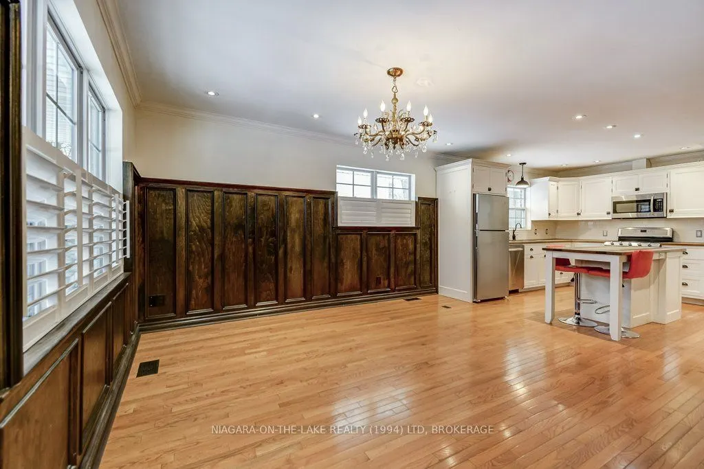 4 Dixie Avenue