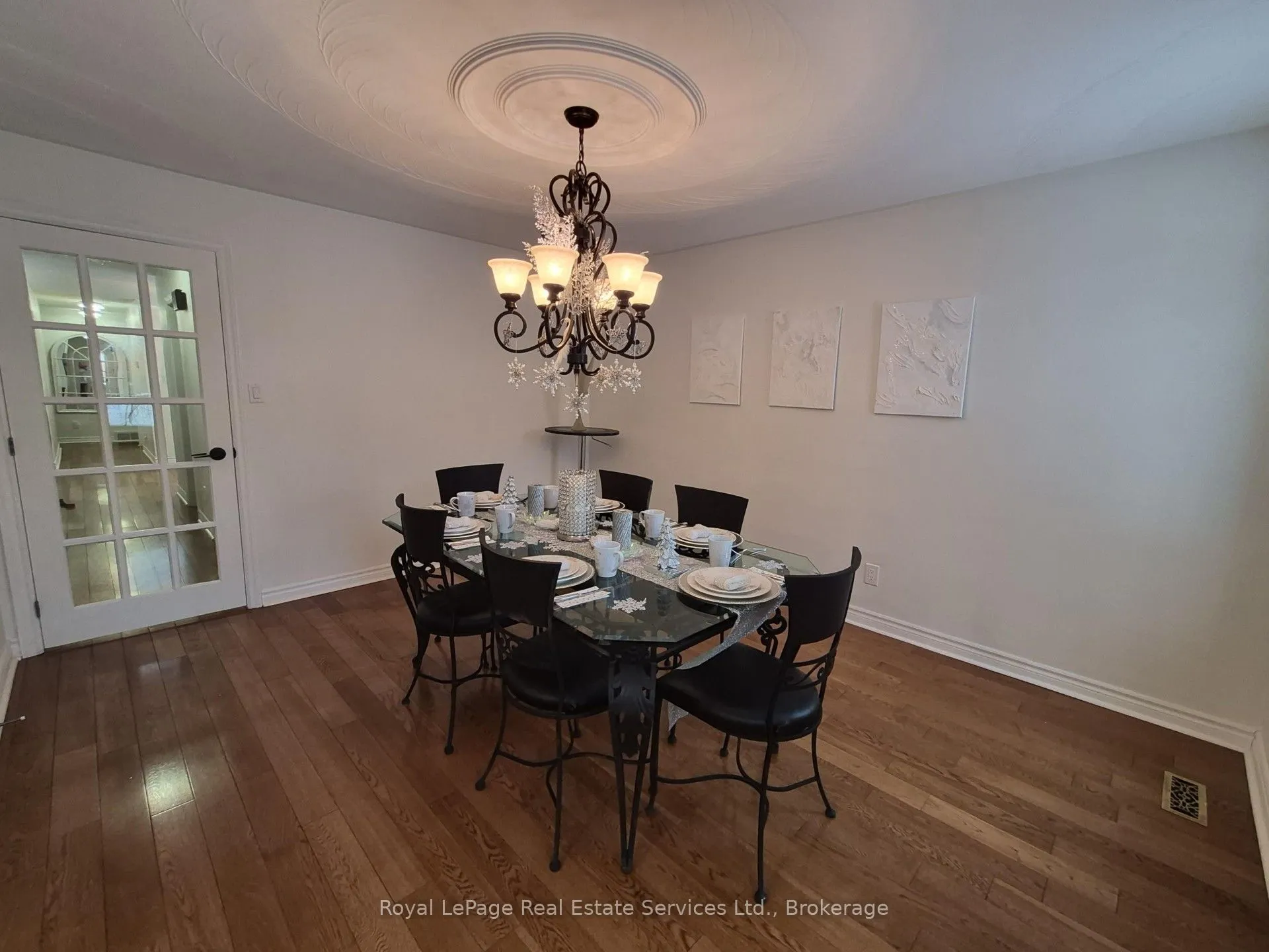 184 Dundas Street E