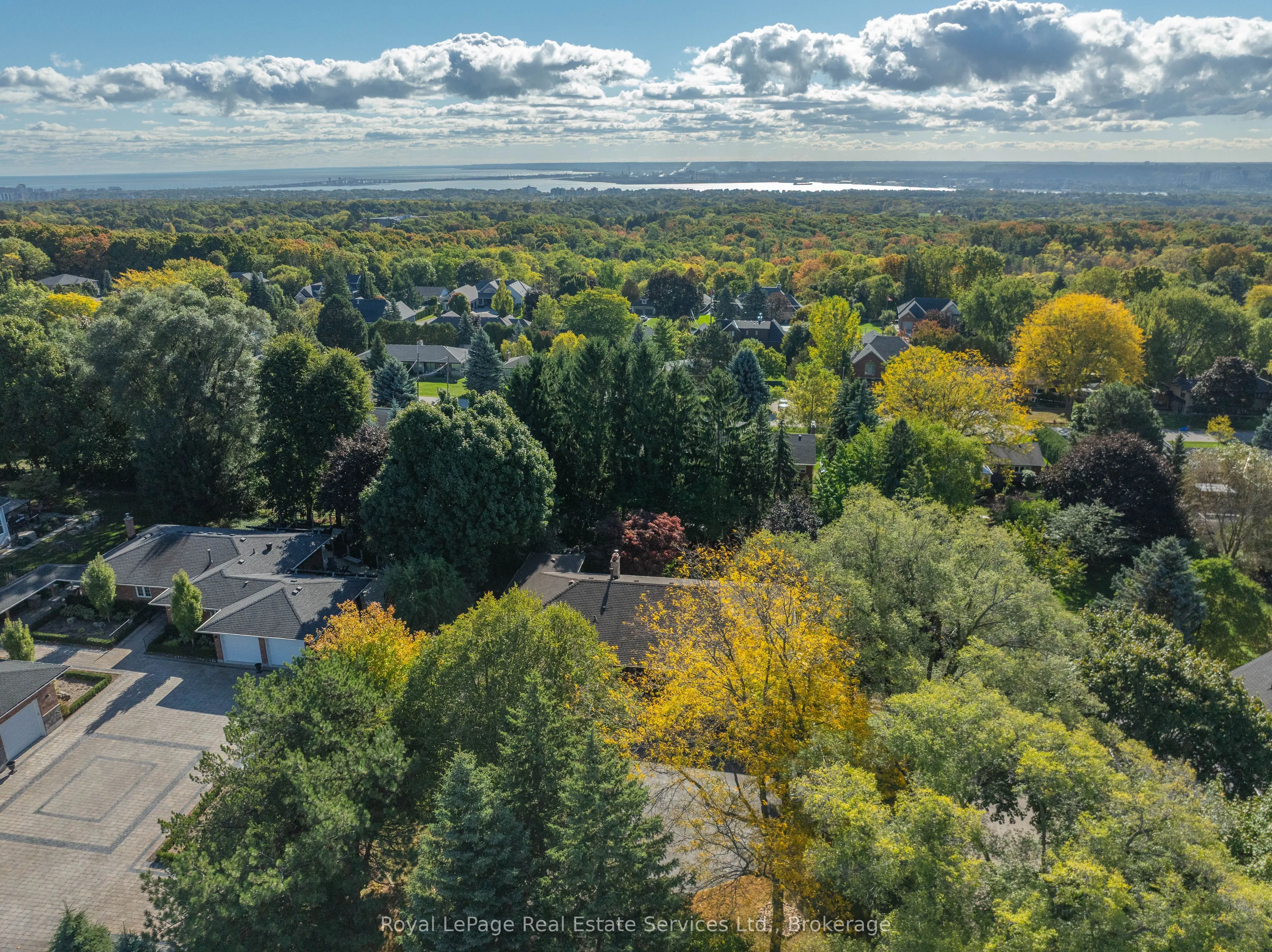184 Dundas Street E