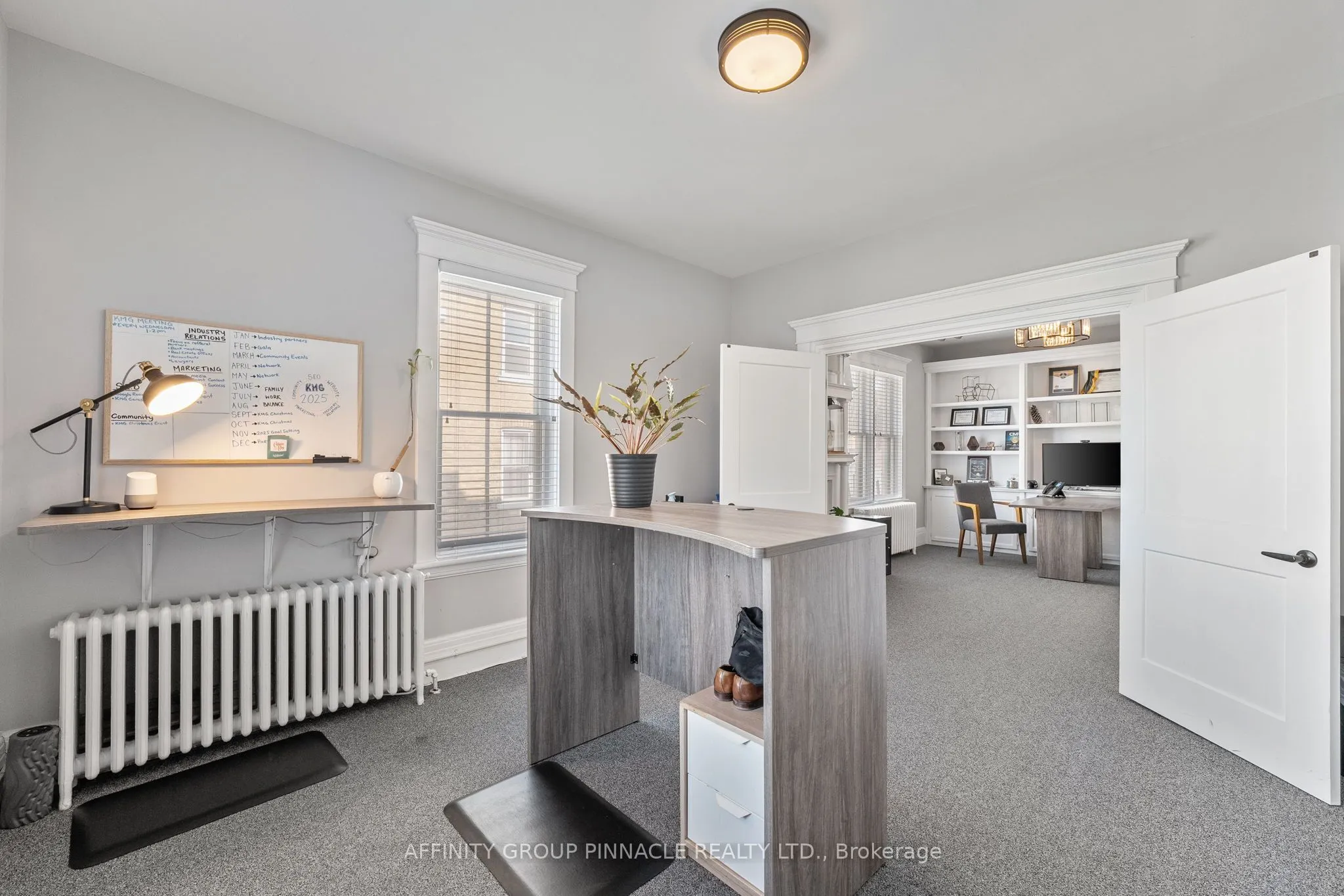 255 Kent Street W