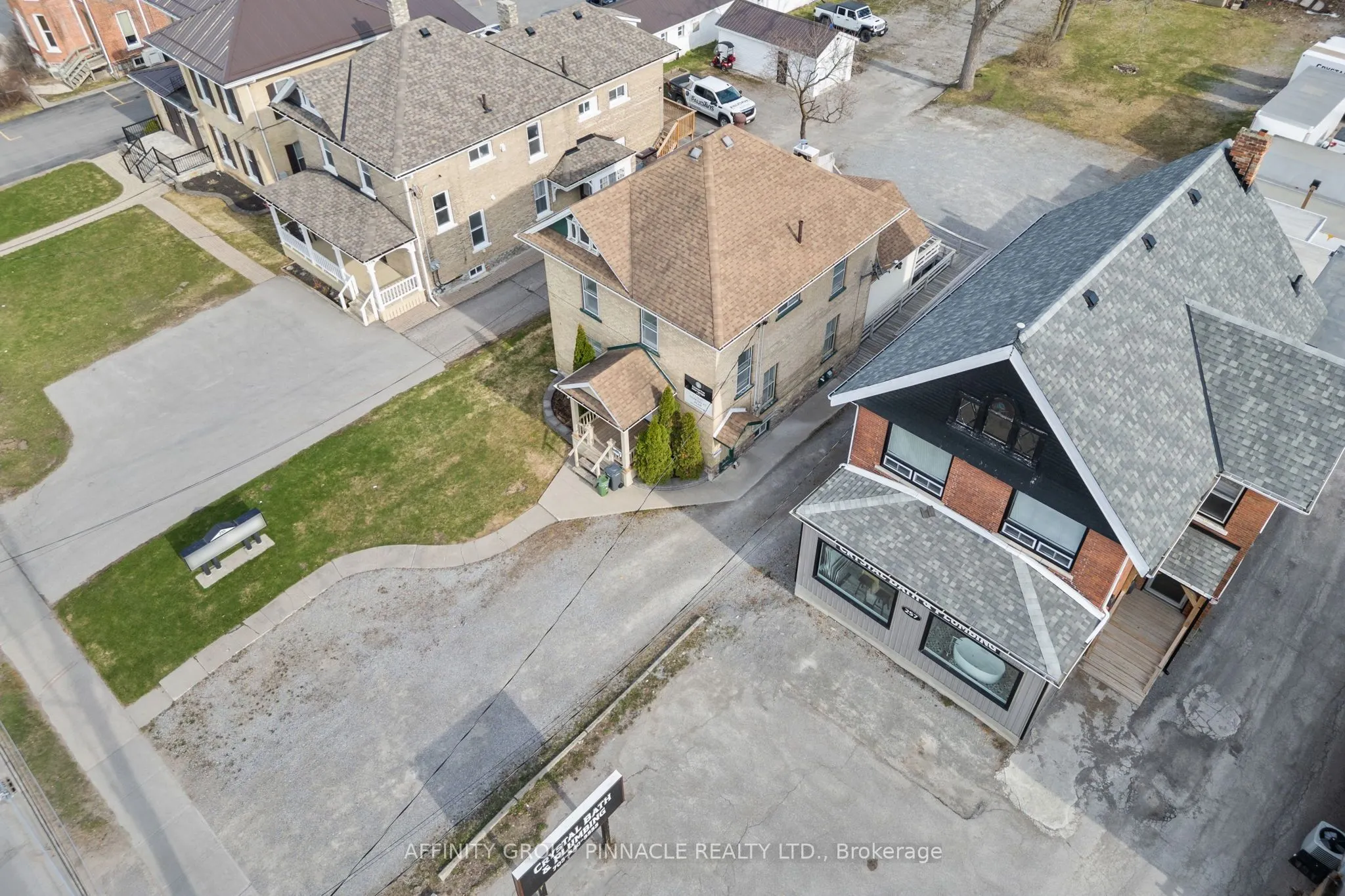 255 Kent Street W