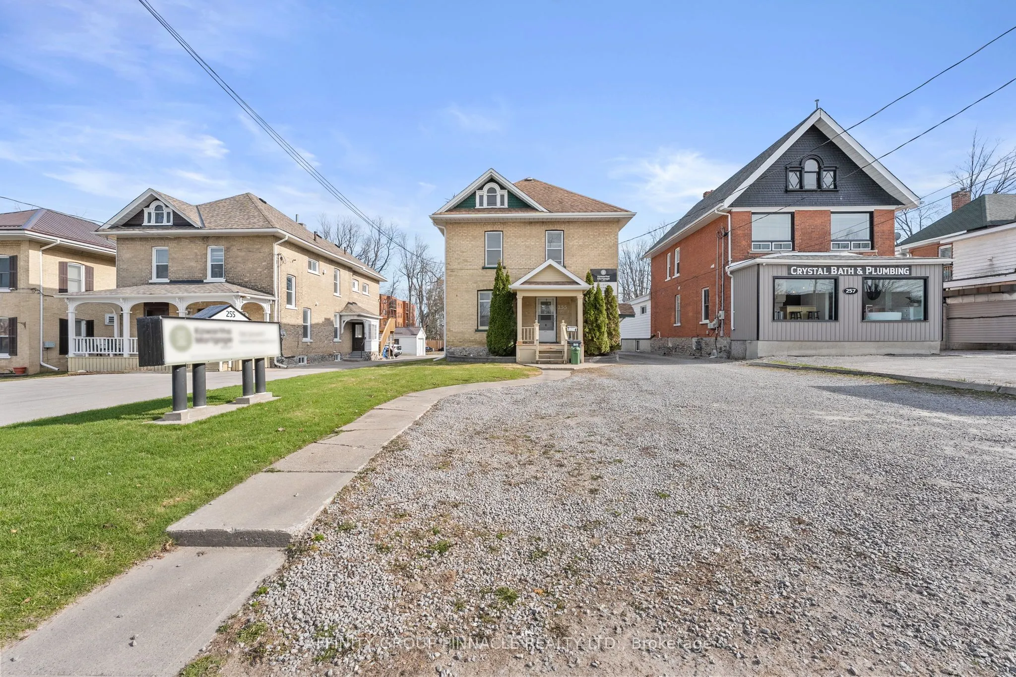 255 Kent Street W
