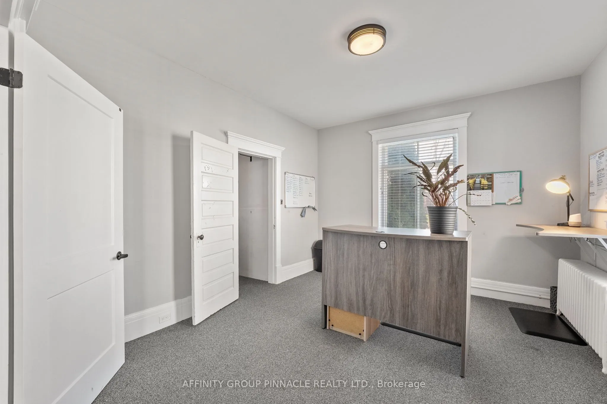255 Kent Street W