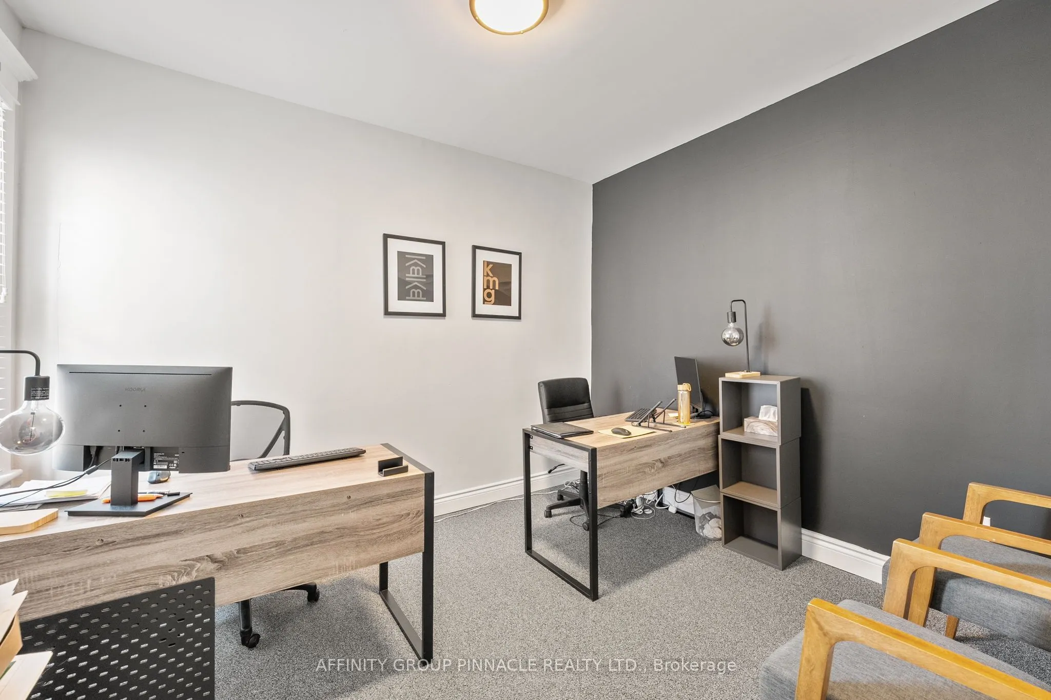 255 Kent Street W