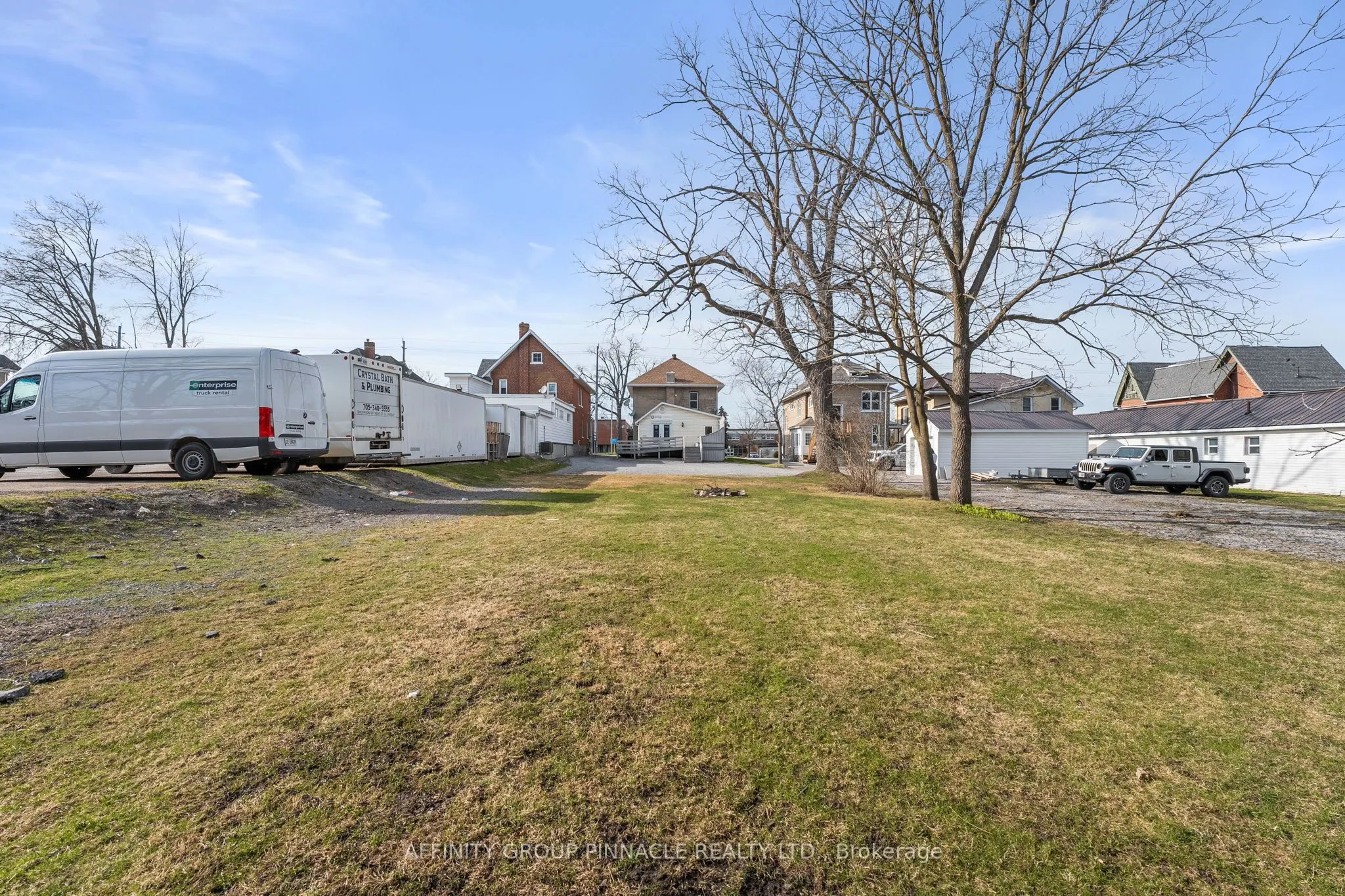 255 Kent Street W