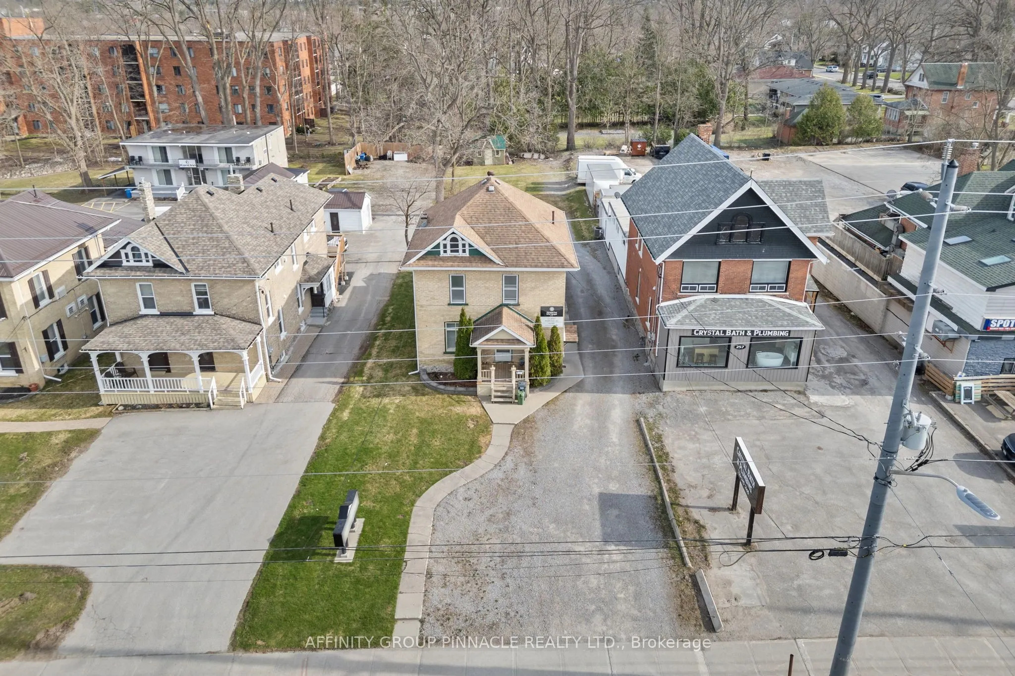 255 Kent Street W