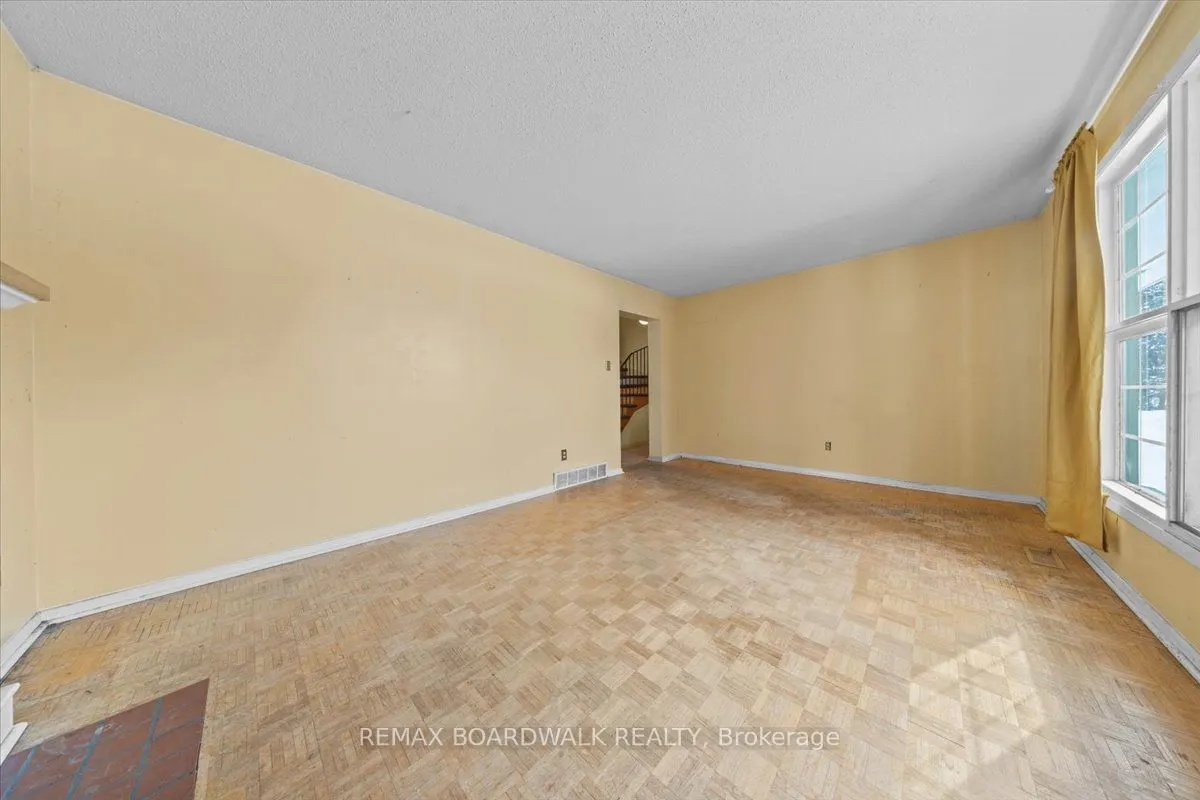 825 De Salaberry Street