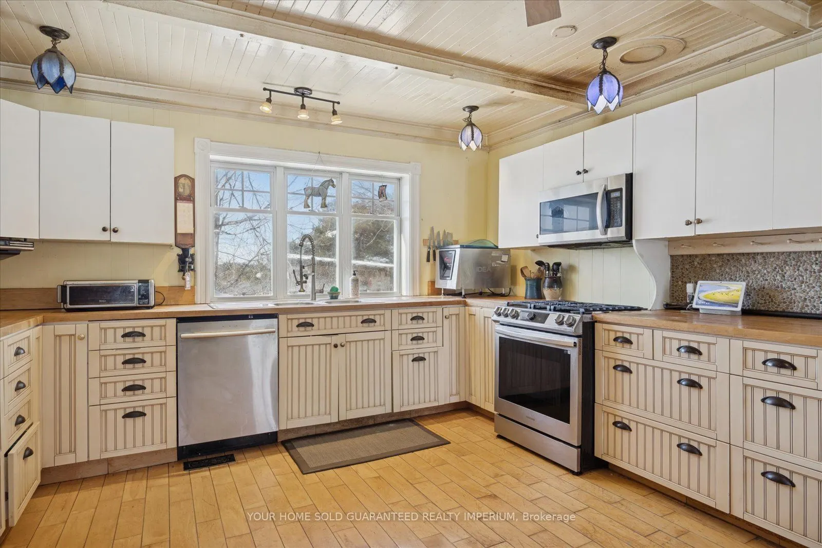 217 Fairbairn Road