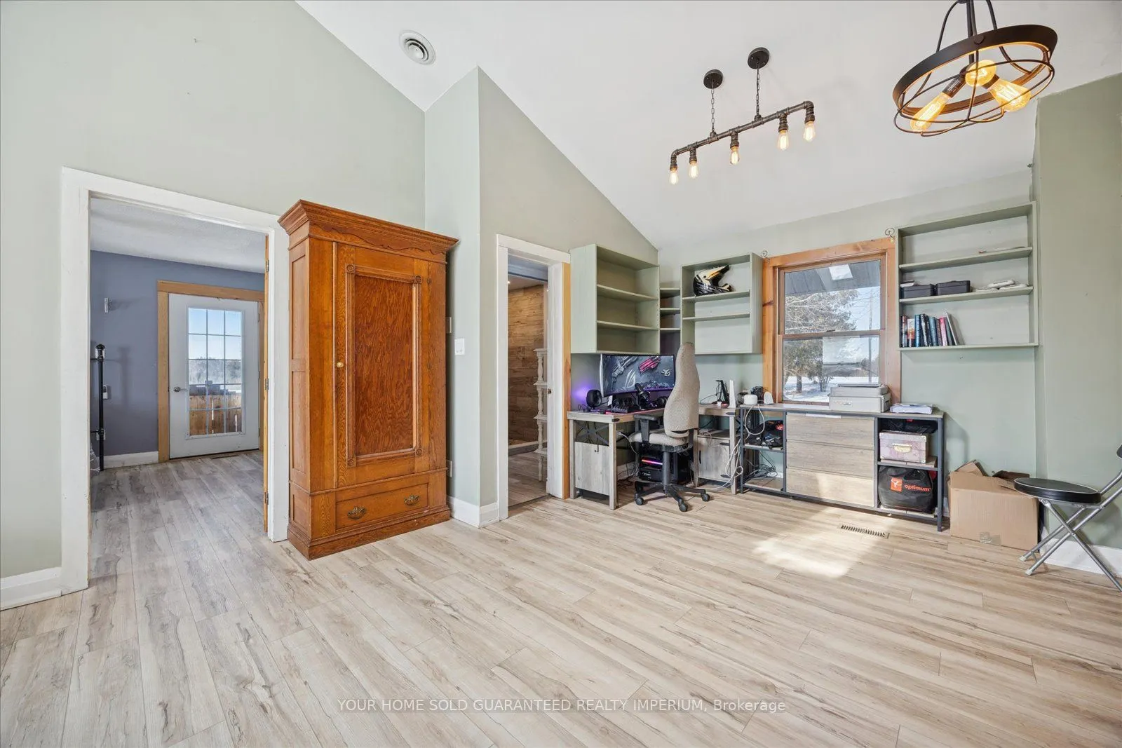 217 Fairbairn Road