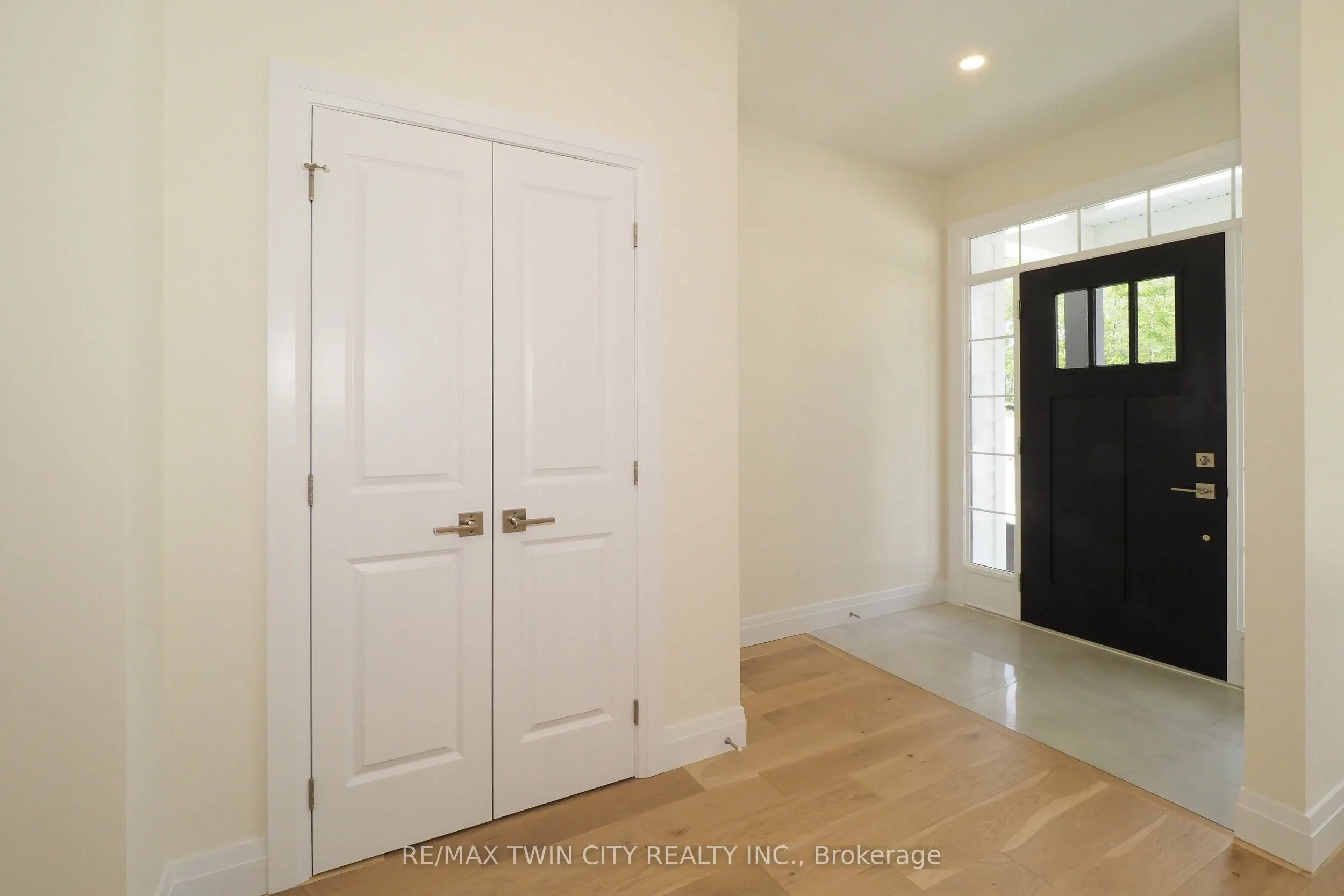 220 JEFFREY Place
