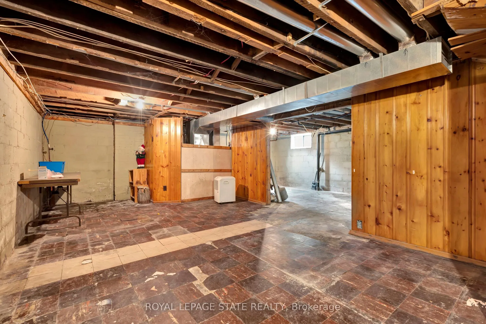 121 King Street E