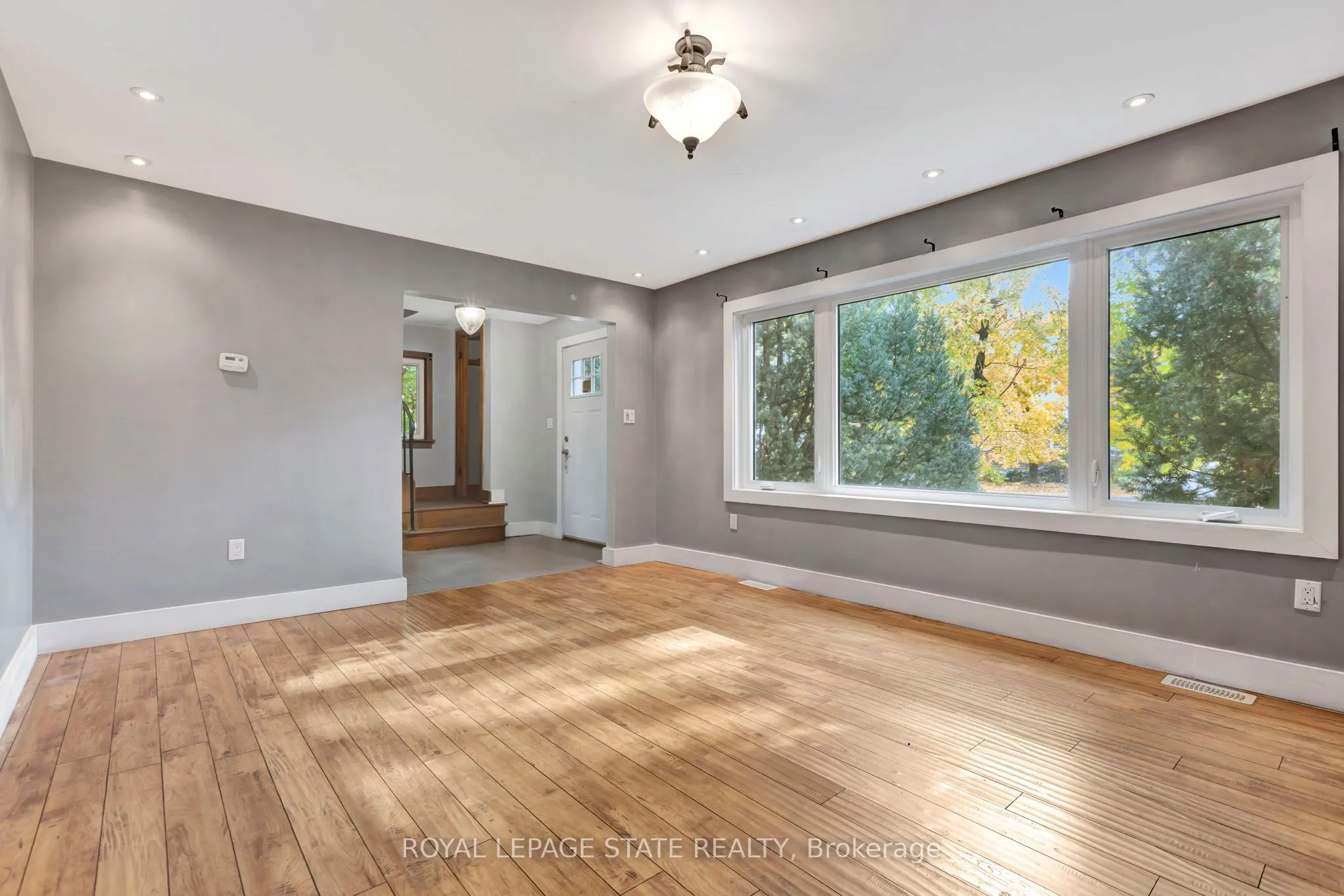 121 King Street E