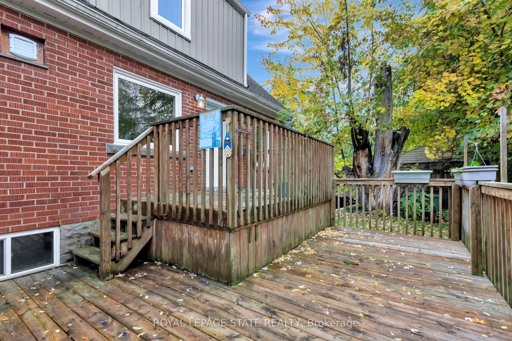 121 King Street E