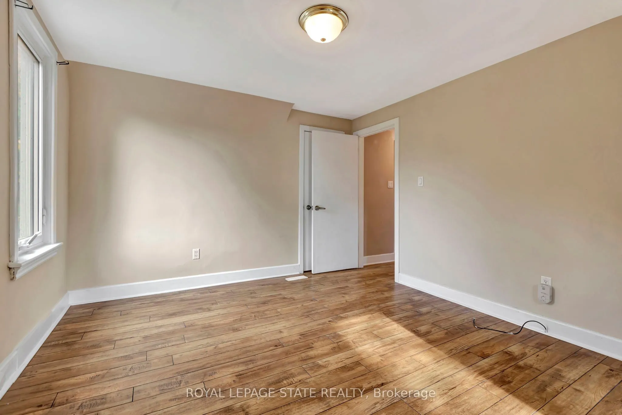 121 King Street E
