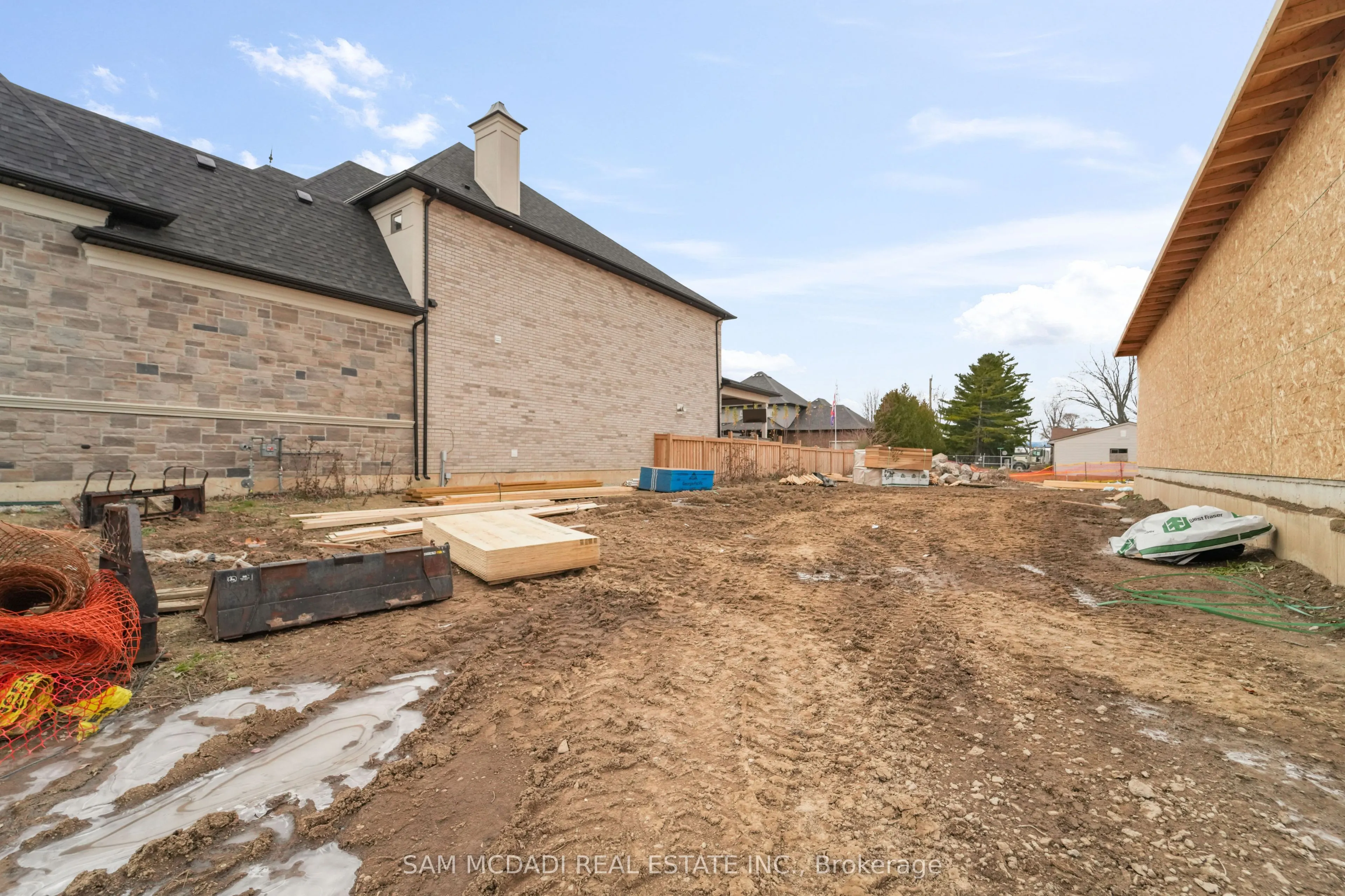 451 MONTREAL Circle